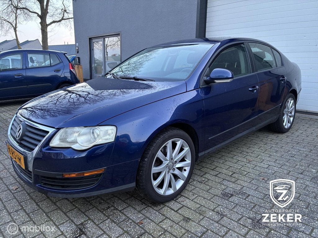 Volkswagen Passat 1.6 FSI Trendline / trekhaak / cruise /, Gebruikt, 4 cilinders, Blauw, 116 pk