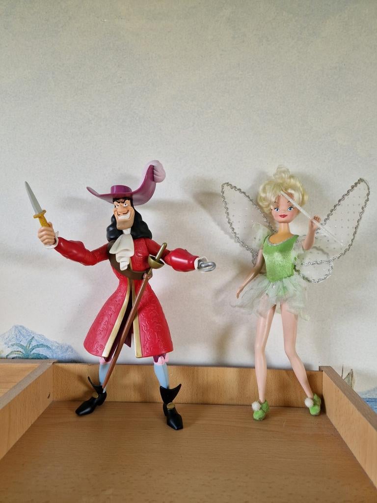Tinkerbell en Kapitein Haak Disney barbie - Peter Pan, Ophalen of Verzenden, Gebruikt