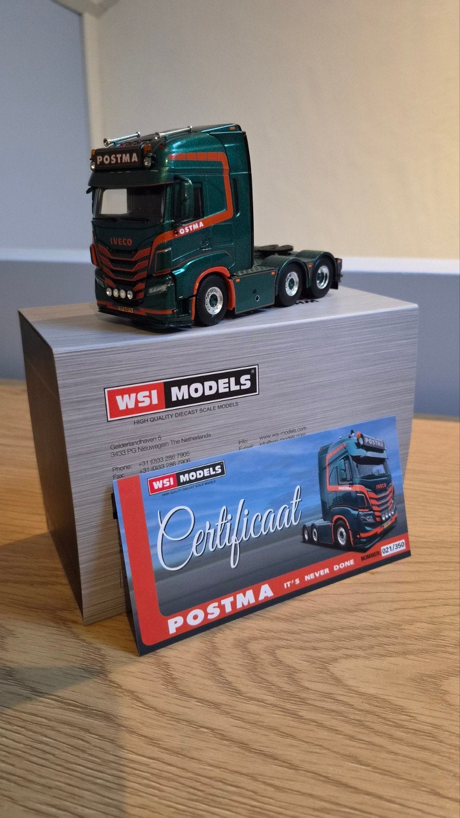 WSI 1:50 Iveco S-Way Postma trekker met certificaat, Ophalen of Verzenden, Zo goed als nieuw, Bus of Vrachtwagen, Wsi