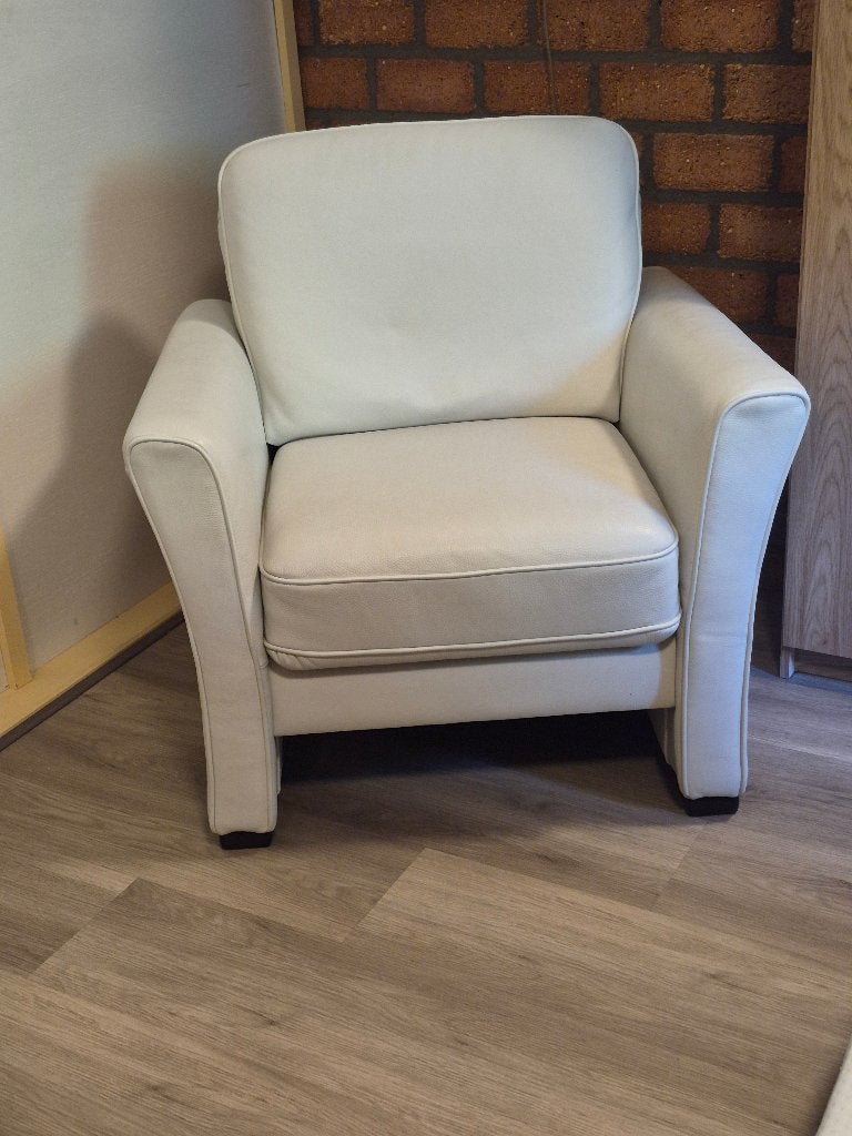 Leren Fauteuil in nieuwstaat wit, Huis en Inrichting, Ophalen, Zo goed als nieuw, Modern, 50 tot 75 cm