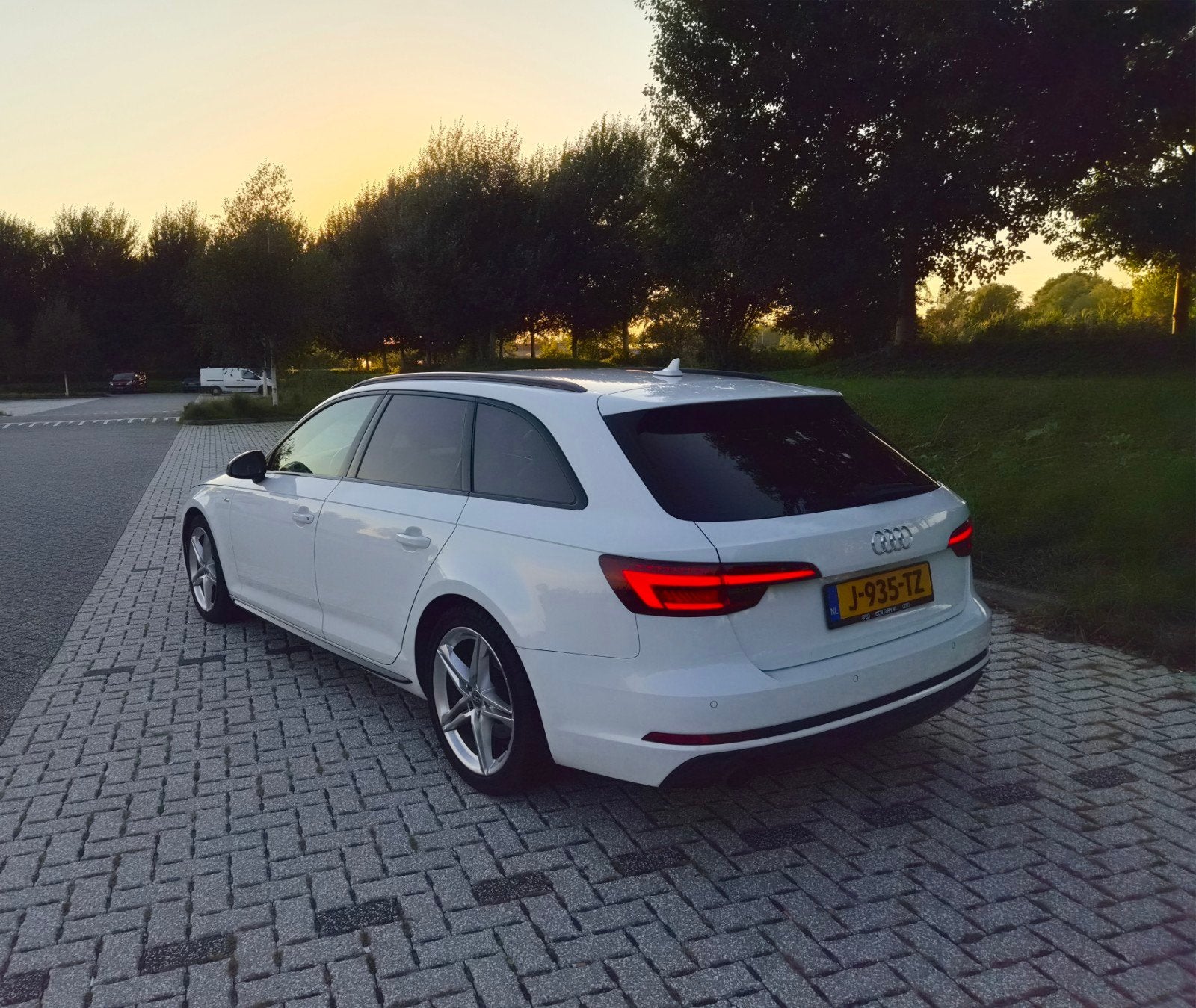 Audi A4 2.0 Tfsi Ultra 140KW AV S-t7 2017 Wit, Auto's, 1984 cc, 1435 kg, Wit, 19 km/l