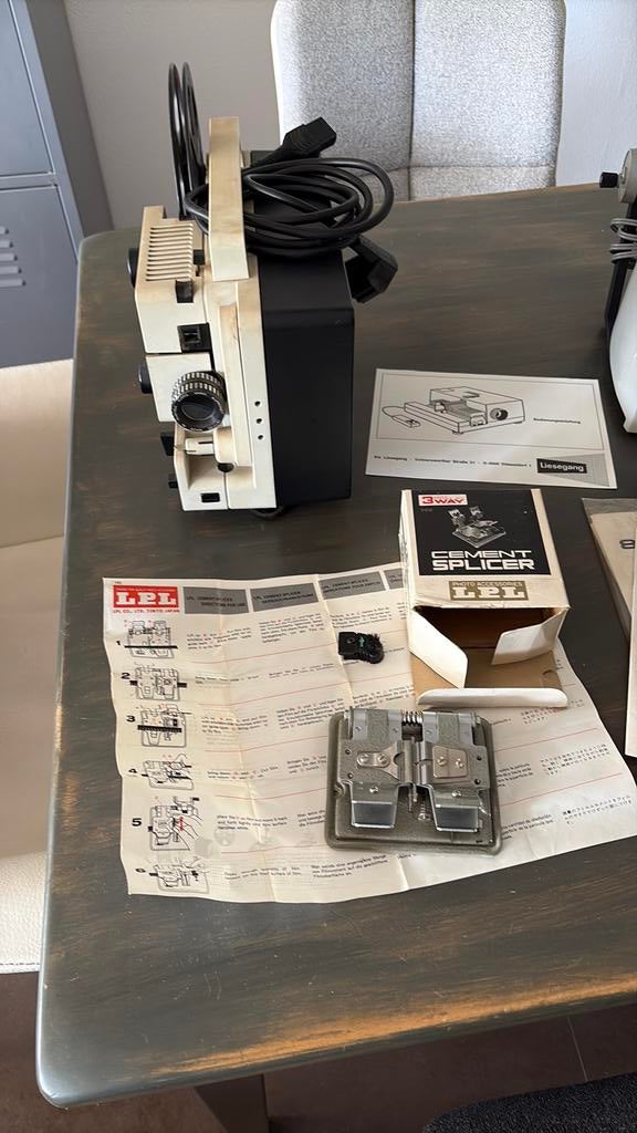 Vintage 8mm filmprojector met accessoires van het merk Elmo, Ophalen, Projector