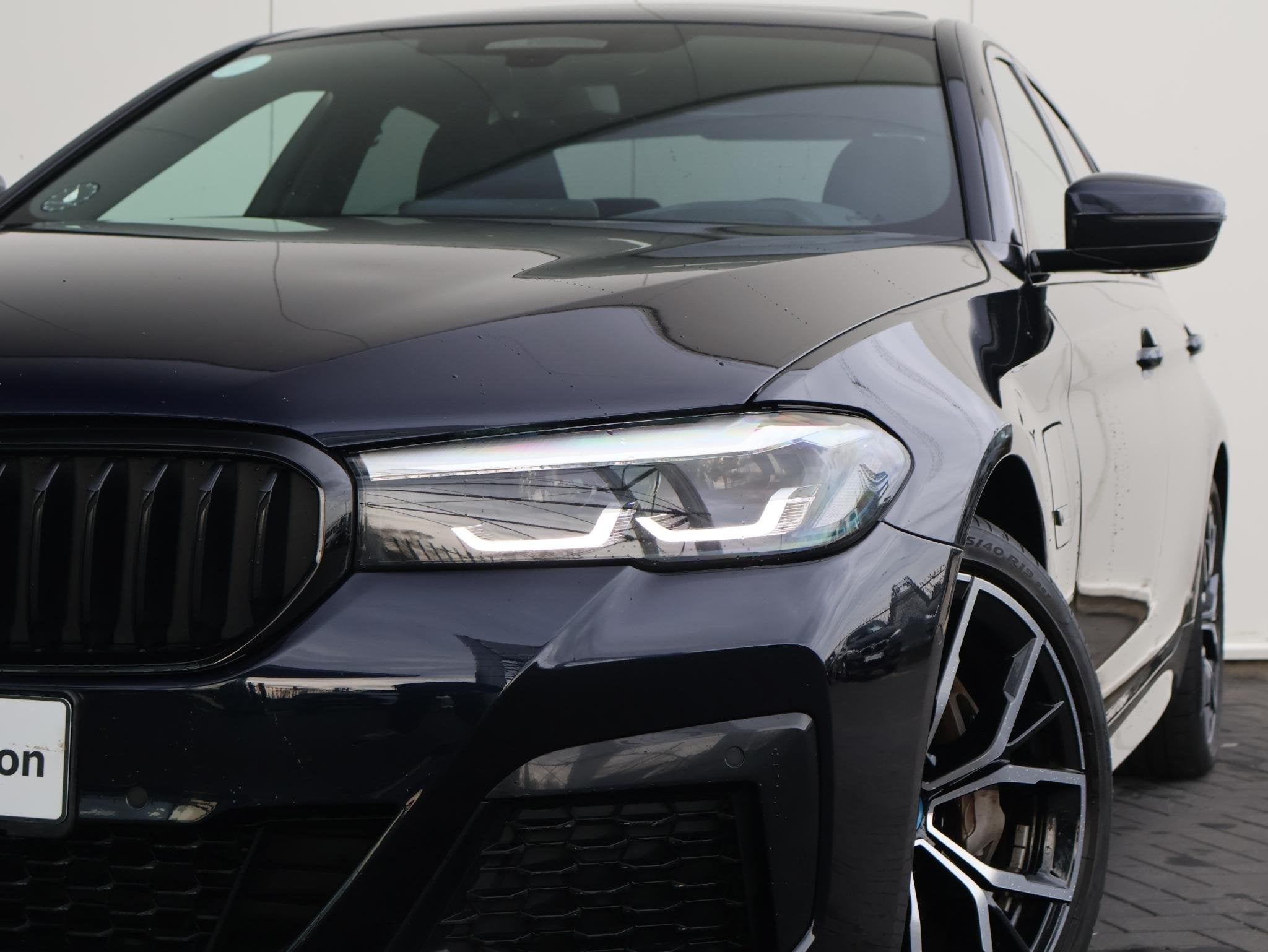 BMW 5-serie 545e xDrive Business Edition Plus | 95% | M Spor, Stof, Gebruikt, 394 pk, Zwart