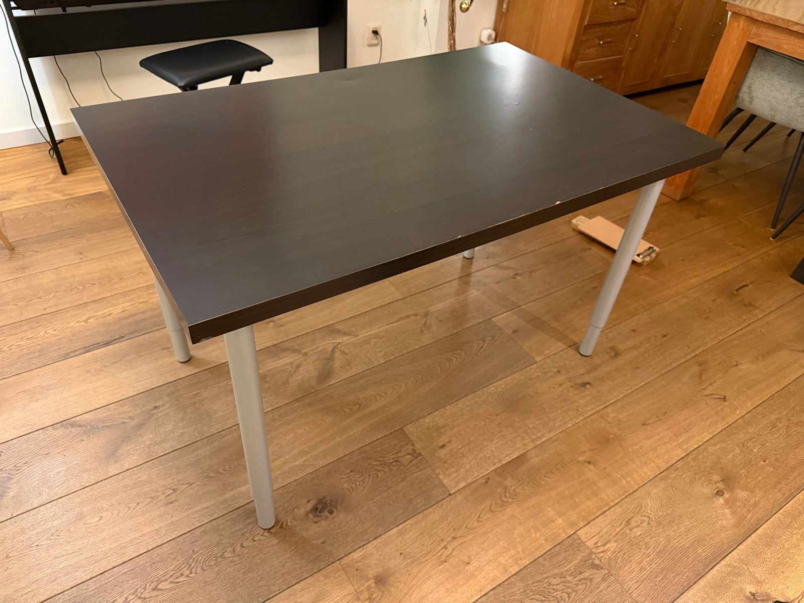 Bureau 75x120cm met in hoogte verstelbare poten, Huis en Inrichting, Ophalen, Gebruikt, Bruin, IKEA