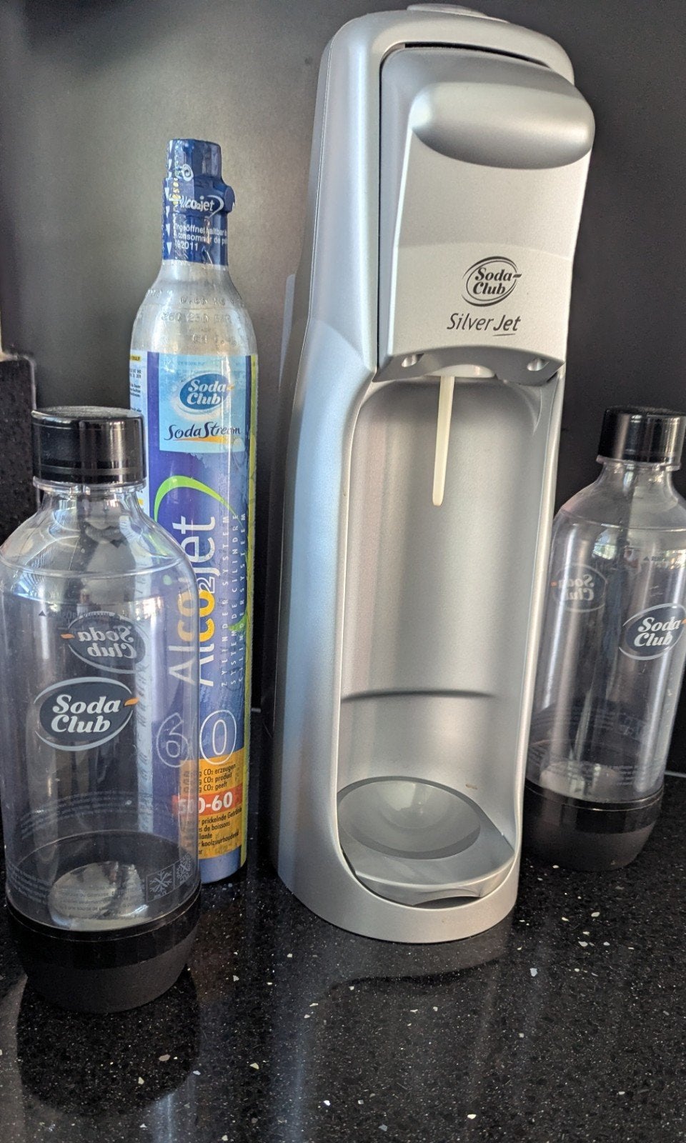 Soda stream met 2 cilinders en 2 flessen, Ophalen, Zo goed als nieuw