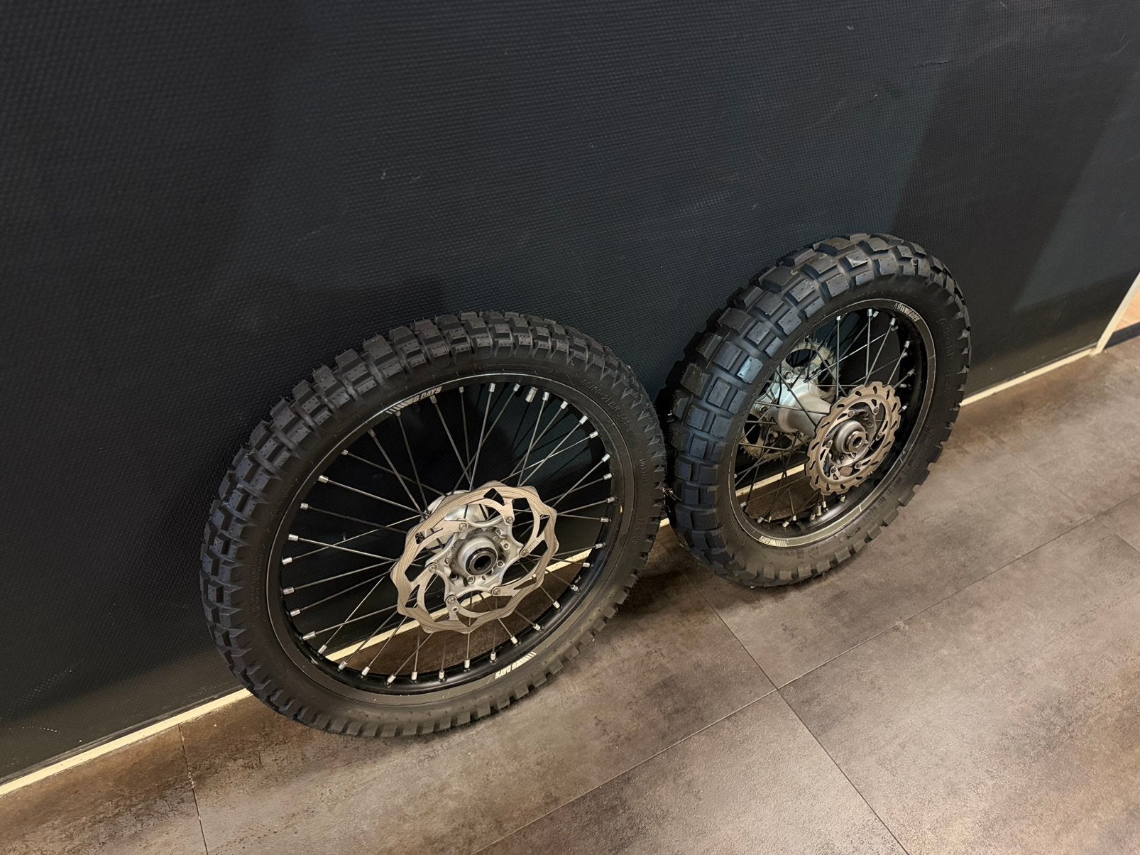 KTM exc wiel set 18/21 inch nieuwe adventure banden 558