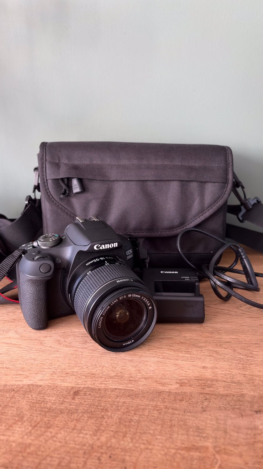 Canon EOS 2000D + Lens & Tas, Ophalen of Verzenden, Zo goed als nieuw, Canon, Geen optische zoom
