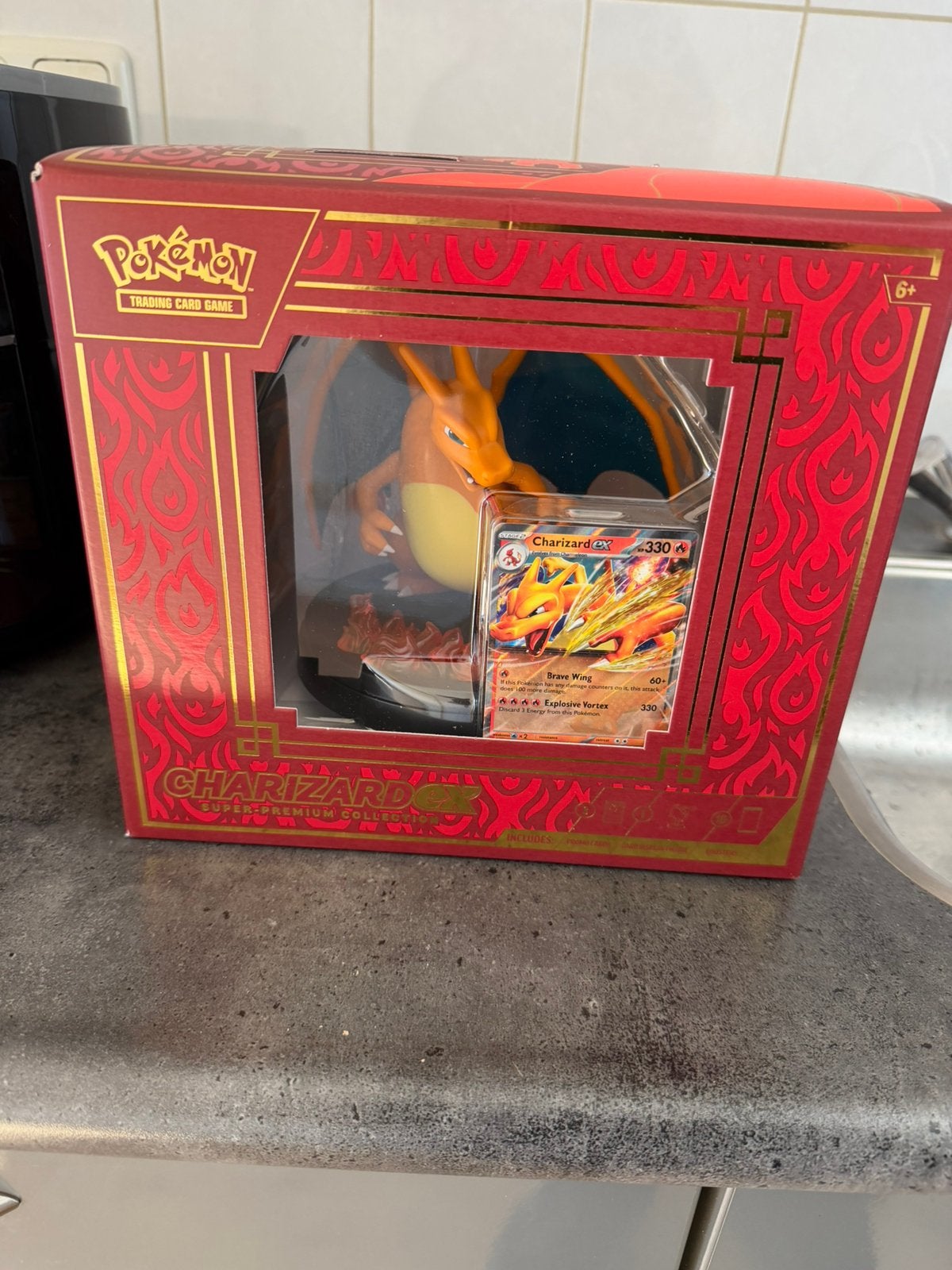 Charizard ex super premuim collection, Ophalen, Zo goed als nieuw