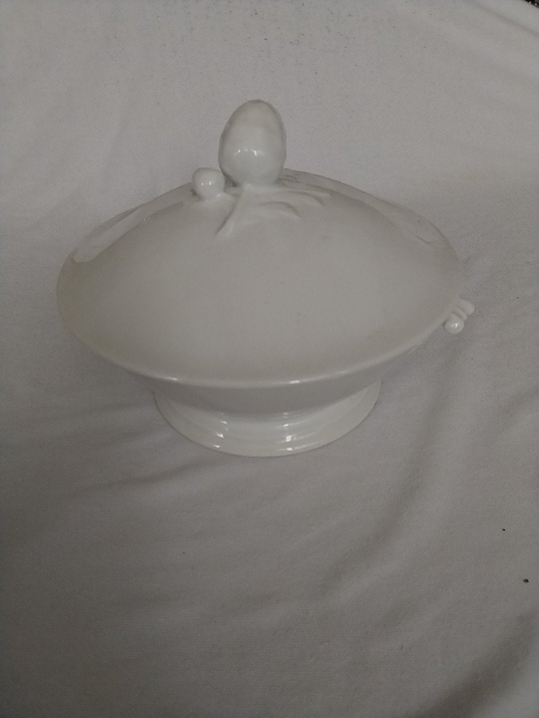 Witte porseleinen bonbonnière met bloemdecoratie, Ophalen of Verzenden