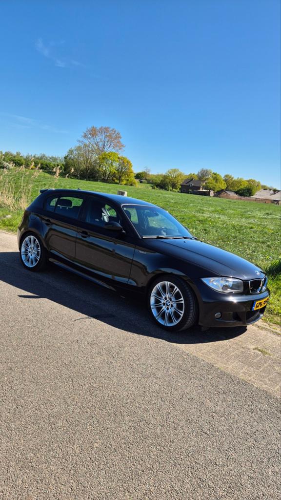 BMW 1-Serie 3.0 130I 5DR 2005 Zwart, Auto's, BMW, 1-Serie, 1350 kg, 11 km/l, 1200 kg