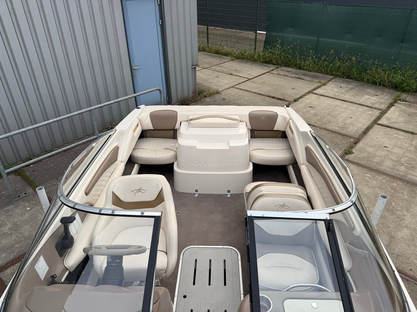 Foto 9 van Monterey 186 Montura met trailer - Volvo Penta 4.3 V6