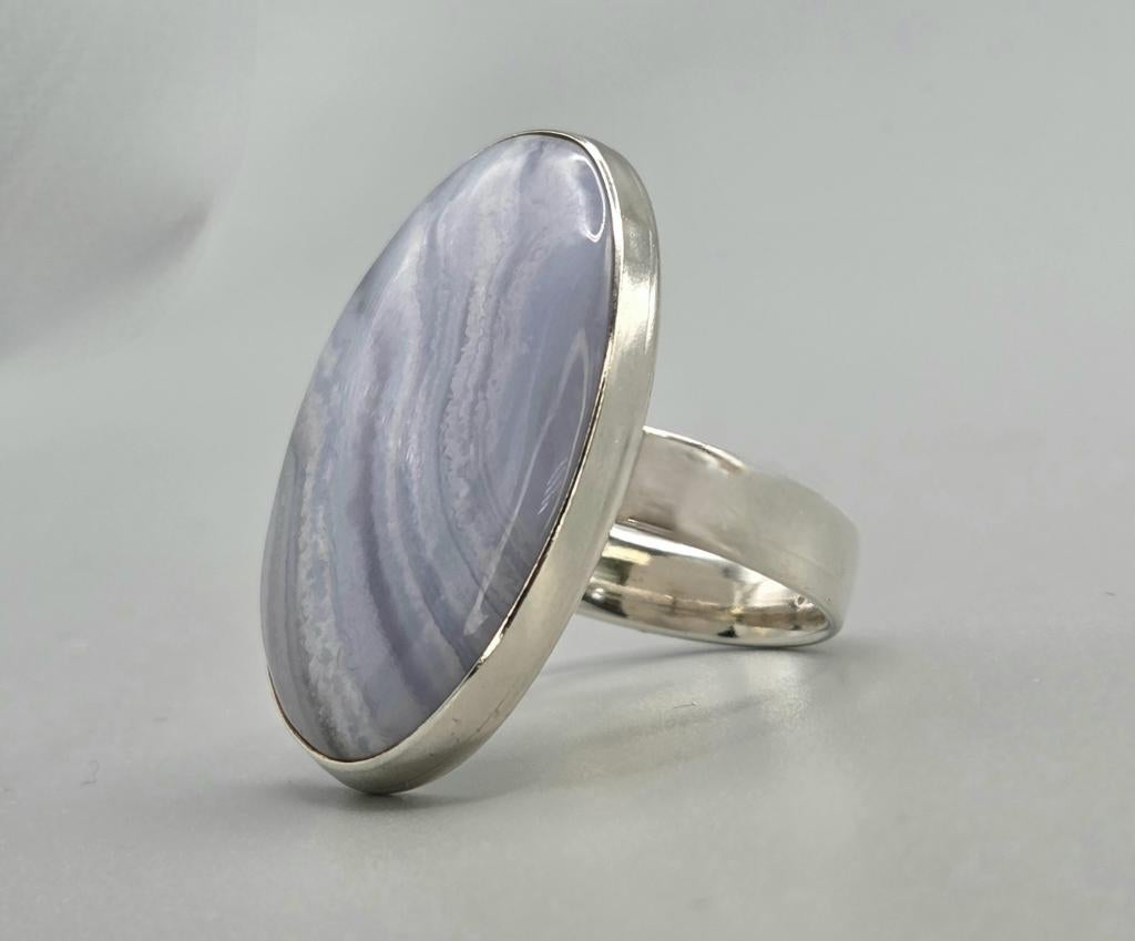 Zilveren ring met edelsteen chalcedoon. 2026/227, Sieraden, Tassen en Uiterlijk, Ringen, 18 tot 19, Overige kleuren, ., Nieuw