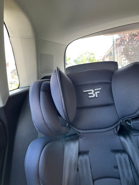 Zeer nette autostoel Bebies First, Kinderen en Baby's, Autostoeltjes, Autogordel, 15 t/m 36 kg, Zo goed als nieuw, Ophalen