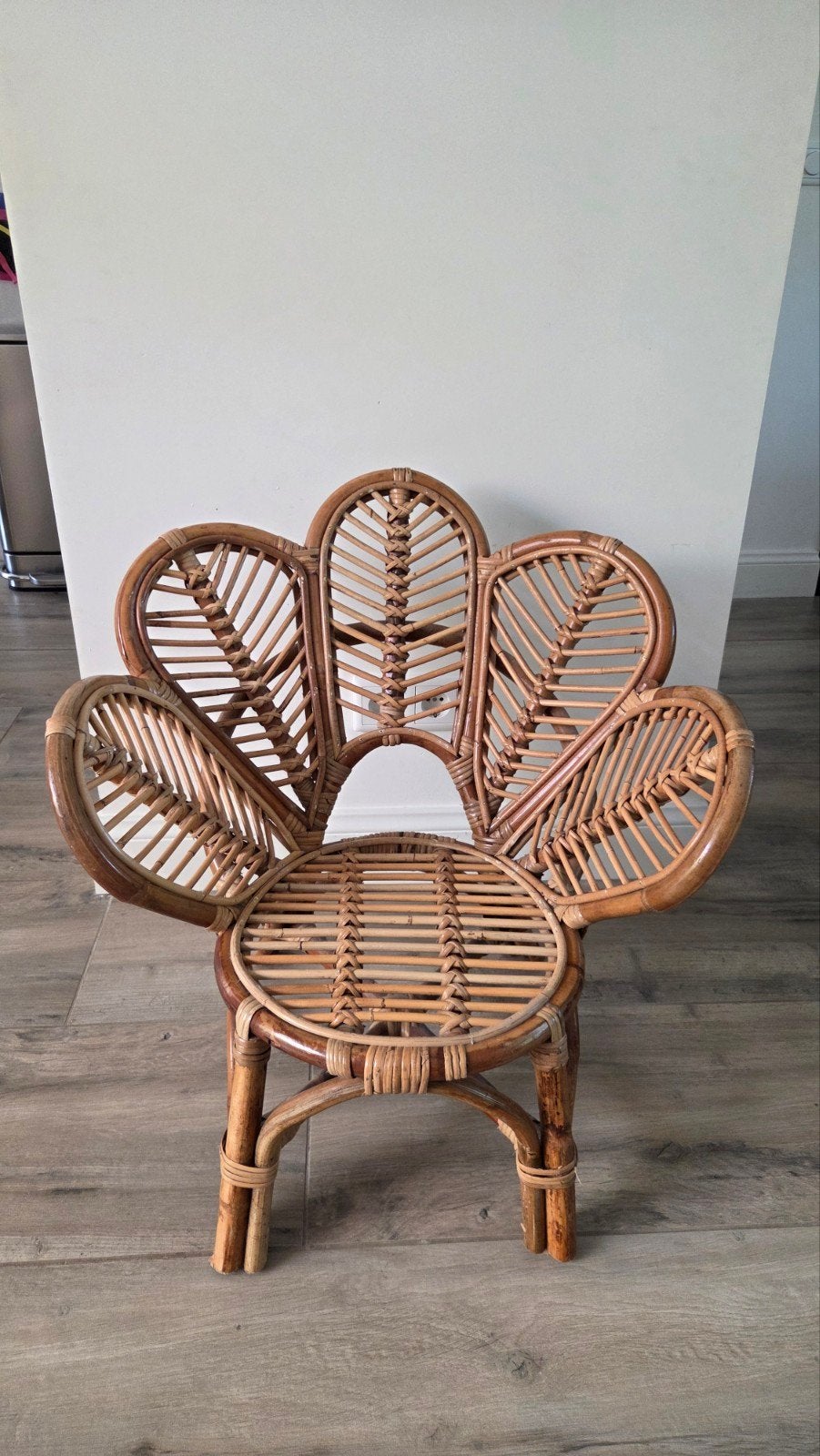 Rotan kinderstoel bloemmodel, Kinderen en Baby's, Kinderkamer | Tafels en Stoelen, Ophalen, Zo goed als nieuw, Stoel(en)