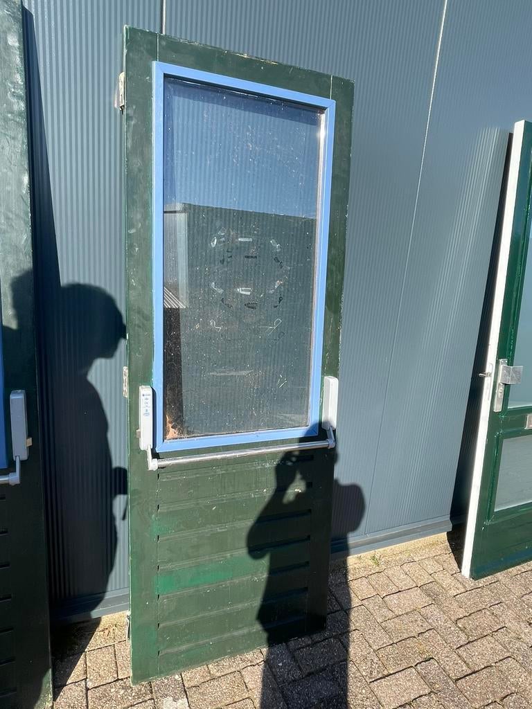 Knappe nood deur met slot en dubbelglas 211.5 x 77, Doe-het-zelf en Verbouw, Deuren en Horren, Ophalen of Verzenden, Zo goed als nieuw
