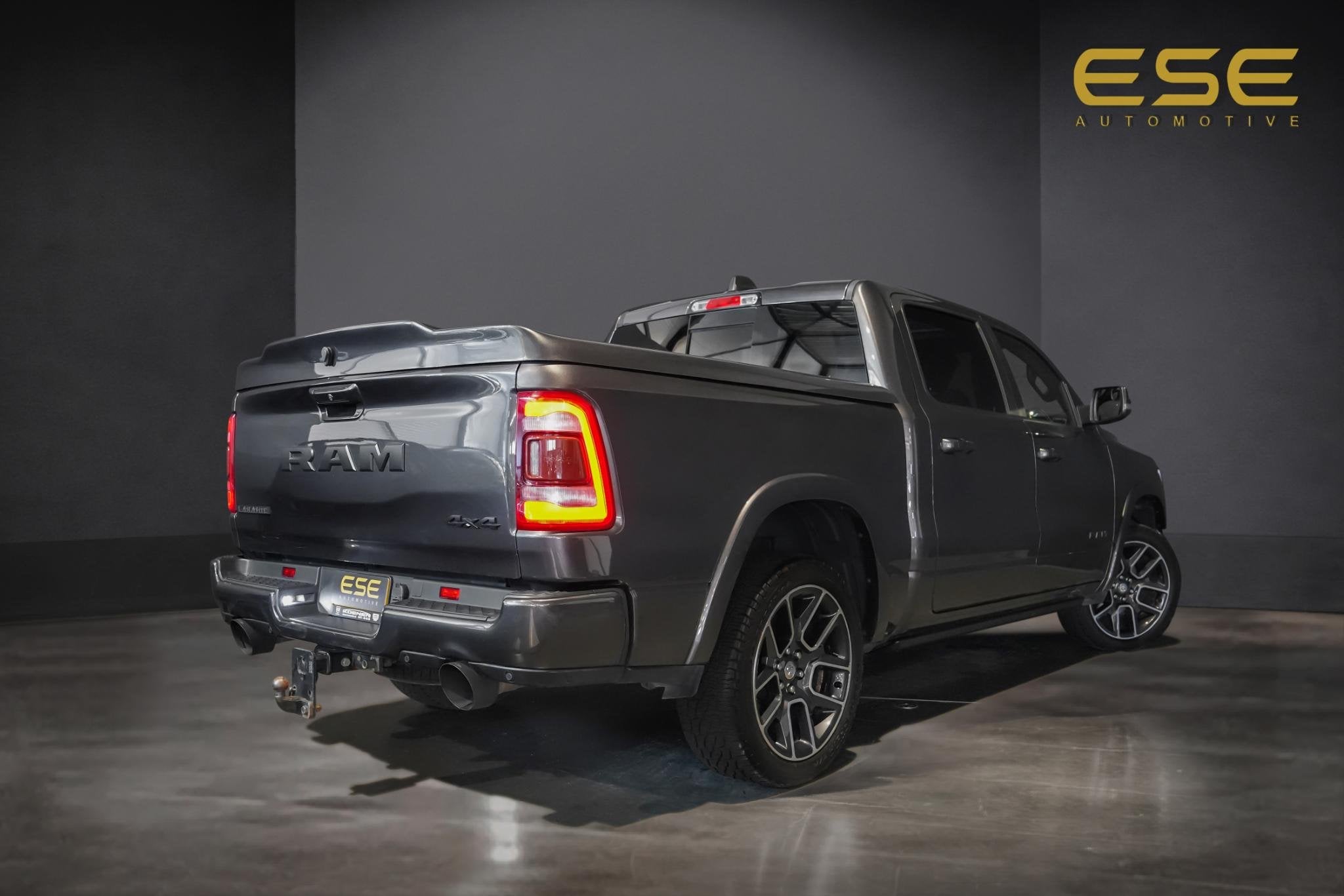 Dodge Ram 1500 5.7 V8 4x4 Crew Cab Laramie | Milltek uitlaat, Auto's, Automaat, Gebruikt, 5654 cc, Lichtsensor