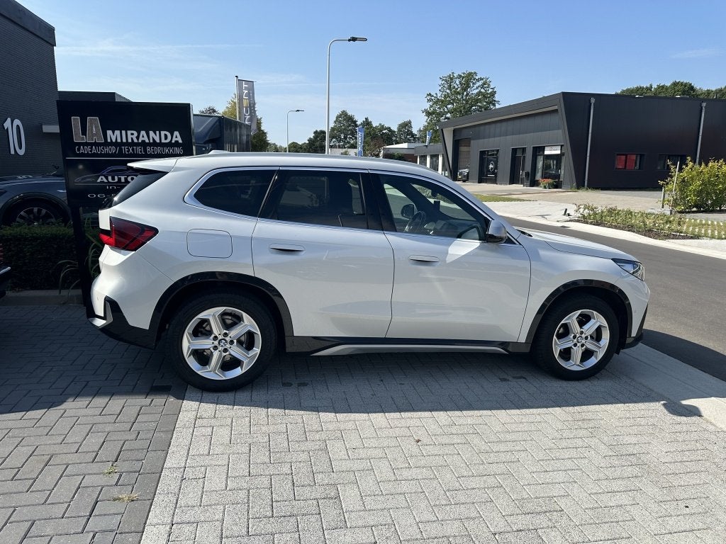 BMW X1 sDrive18i X-Line (bj 2023, automaat), Auto's, BMW, 136 pk, Gebruikt, Euro 6, Wit