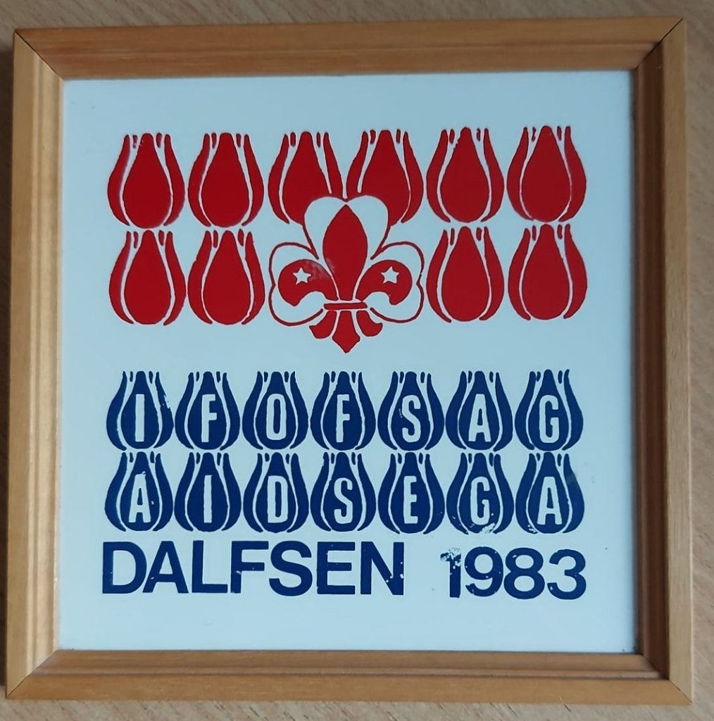 scouting tegel IFOFSAG AIDSEGA DALFSEN 1983, Ophalen of Verzenden, Gebruikt, Embleem, Speld of Insigne