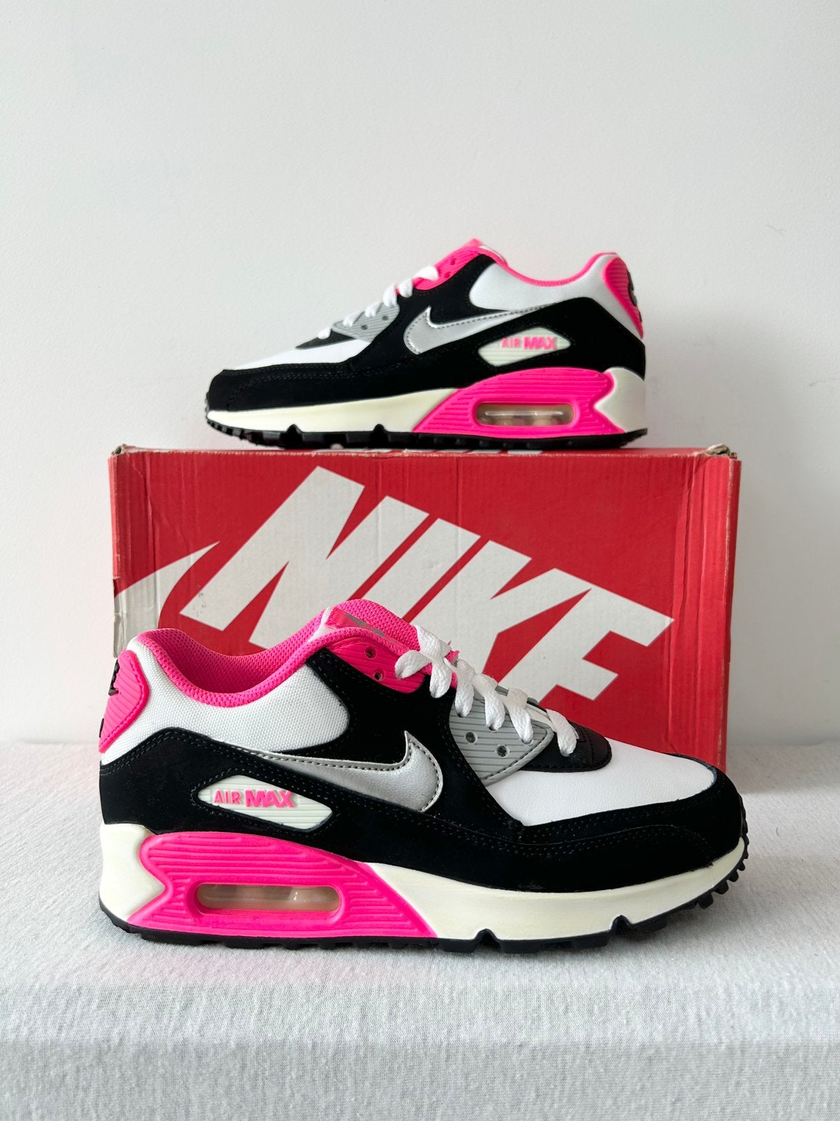 Nike Air Max 90 GS 2007 Hyper Pink (EU 36,5), Kleding | Dames, Schoenen, Nieuw, Sneakers of Gympen, Roze, Ophalen of Verzenden
