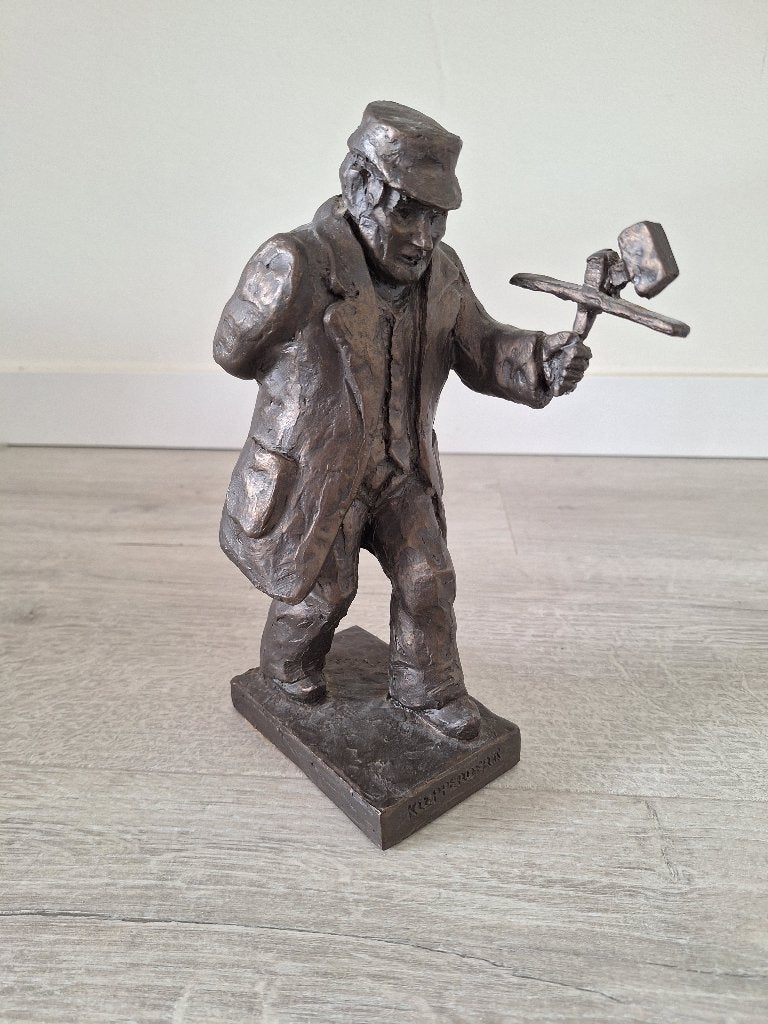 Beeldje Klepperderk Hellendoorn - ca. 20cm hoog, Ophalen of Verzenden, Zo goed als nieuw, Mens