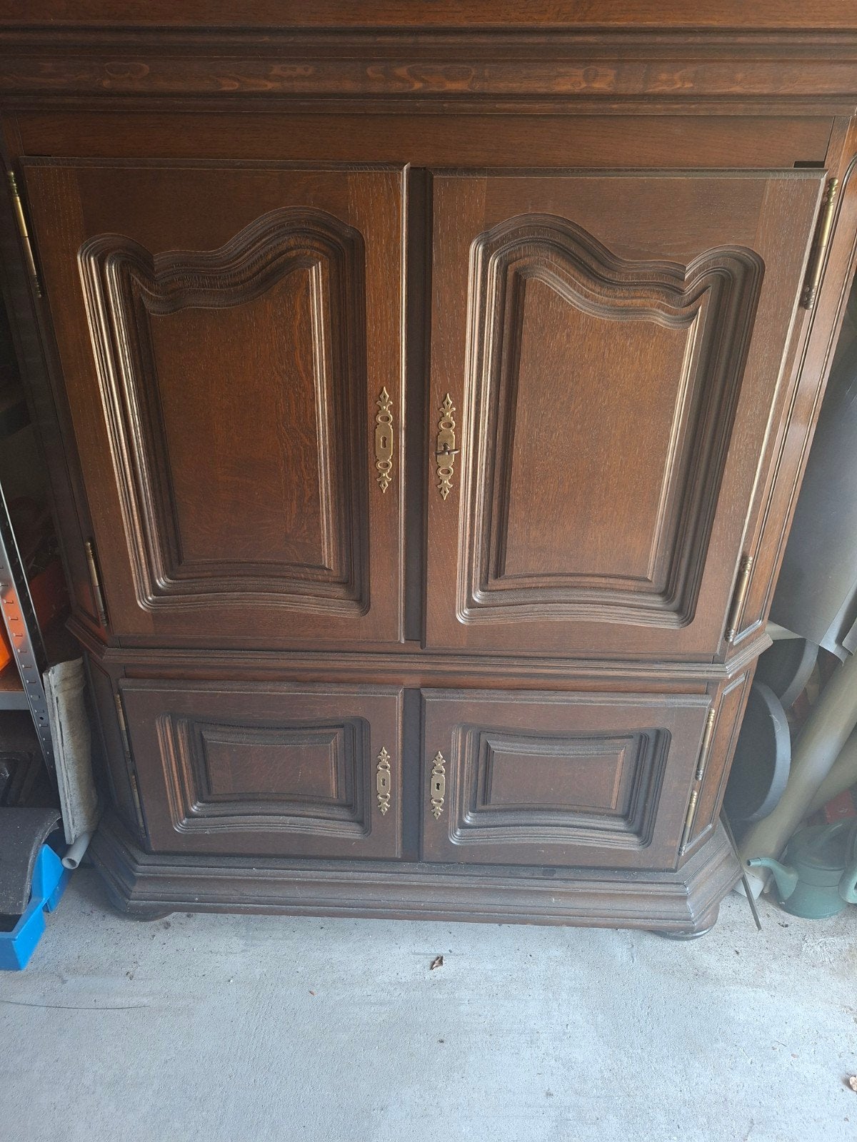 Eiken tv kast., Ophalen