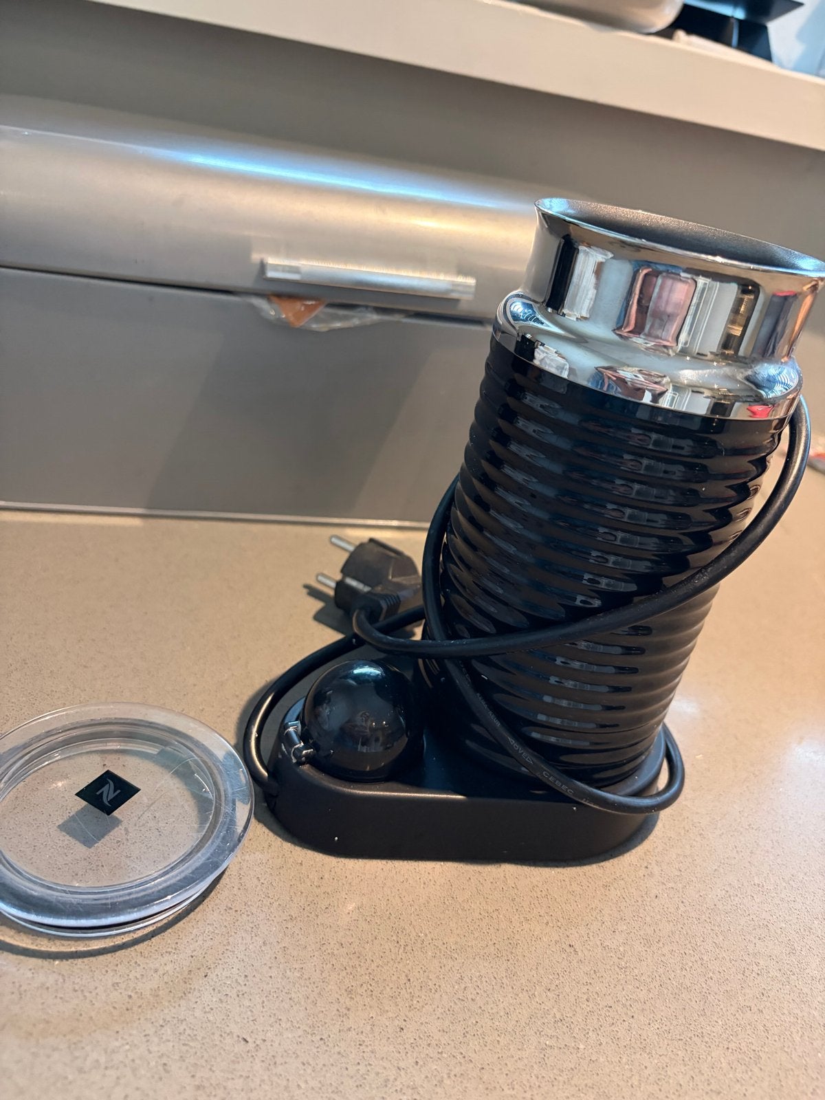 Nespresso Aeroccino melkopschuimer, Witgoed en Apparatuur, Ophalen of Verzenden, Gebruikt, Elektrische melkopschuimer