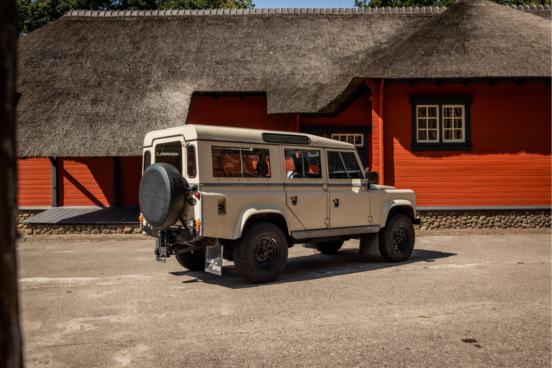 Land Rover Defender 110 Station Wagon V8 Originele staat., Auto's, Land Rover, Gebruikt, 8 cilinders, 116 pk, Wit