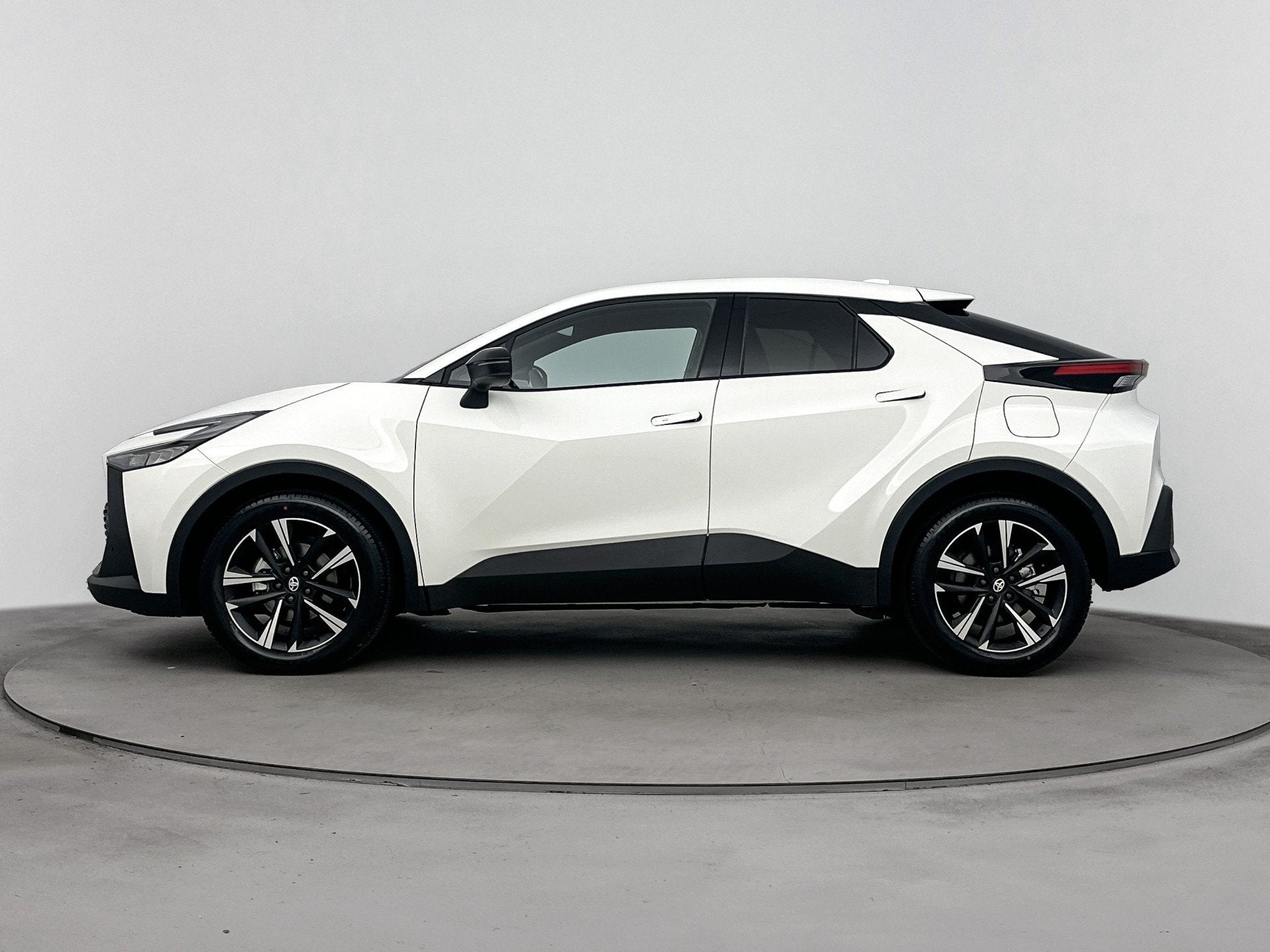 Toyota C-HR 1.8 Hybrid 140 Dynamic | Apple Carplay & Android, Auto's, 12 maanden, Zwart, 4 cilinders, Wit