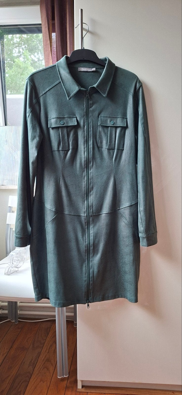 Geisha jurk in maat XL/42, donkergroen met slangenprint, Kleding | Dames, Jurken, Geisha, Maat 42/44 (L), Ophalen of Verzenden