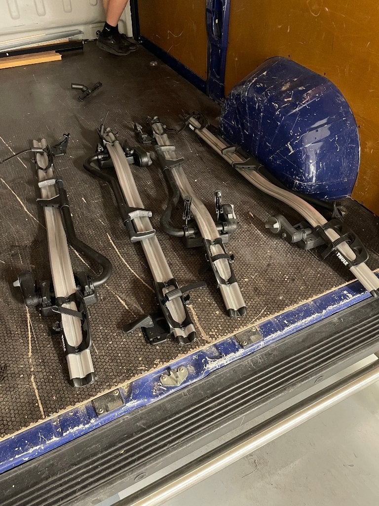 Te koop: Thule 598 dakdrager fiets, 4 stuks, Auto diversen, Dakdragers, Ophalen, Gebruikt