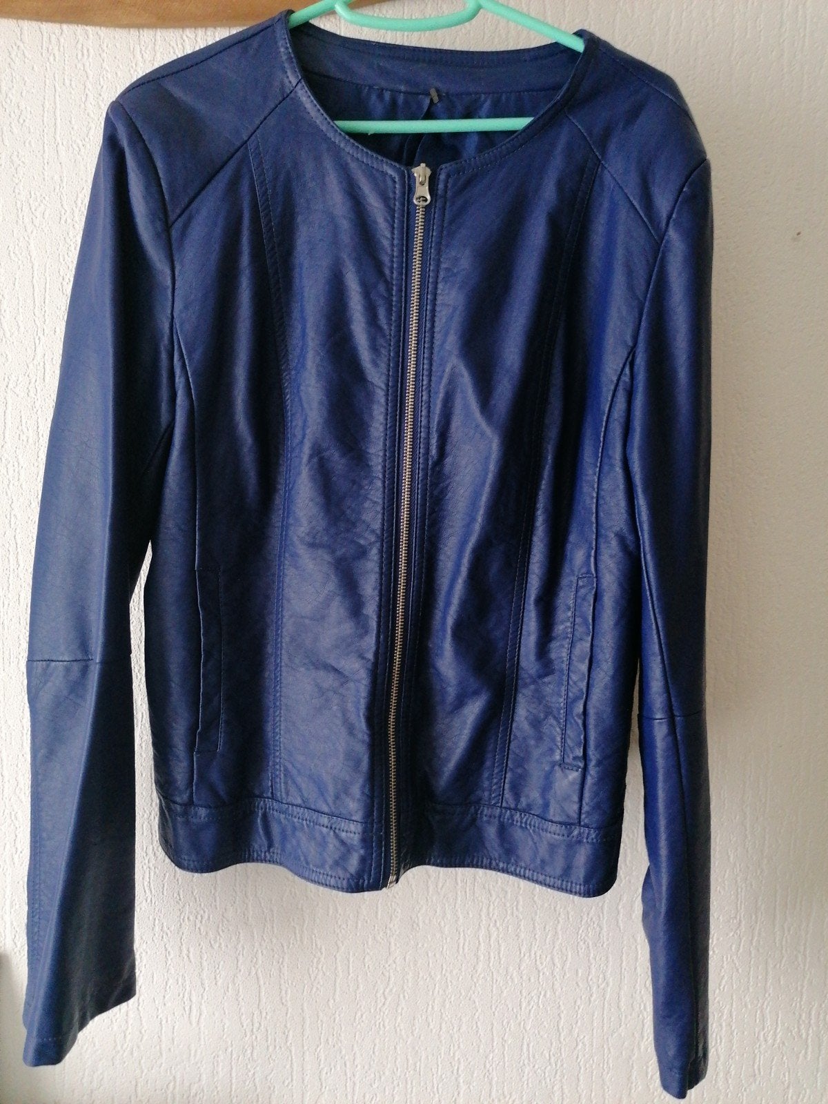 Blauw imitatie leren jasje van HEMA, maat L, Kleding | Dames, Jassen | Zomer, Ophalen, Blauw, Maat 42/44 (L), HEMA