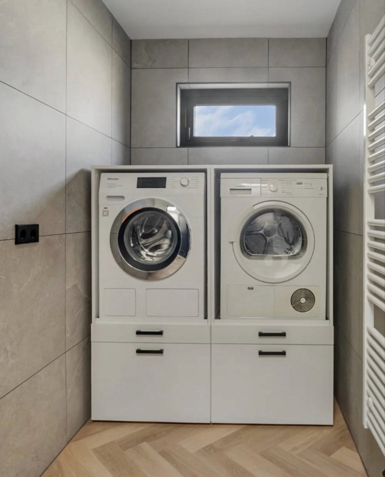Mooie wasombouw voor wasmachine en droger, Ophalen, Zo goed als nieuw, 1200 tot 1600 toeren