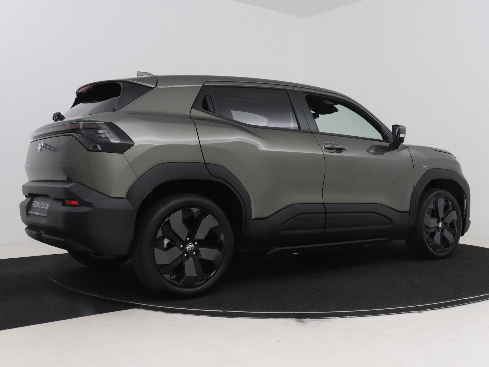 Toyota Urban Cruiser Executive 61 kWh 0001562754 (bj 2026), Auto's, Zwart, Leder en Stof, Origineel Nederlands, Urban Cruiser
