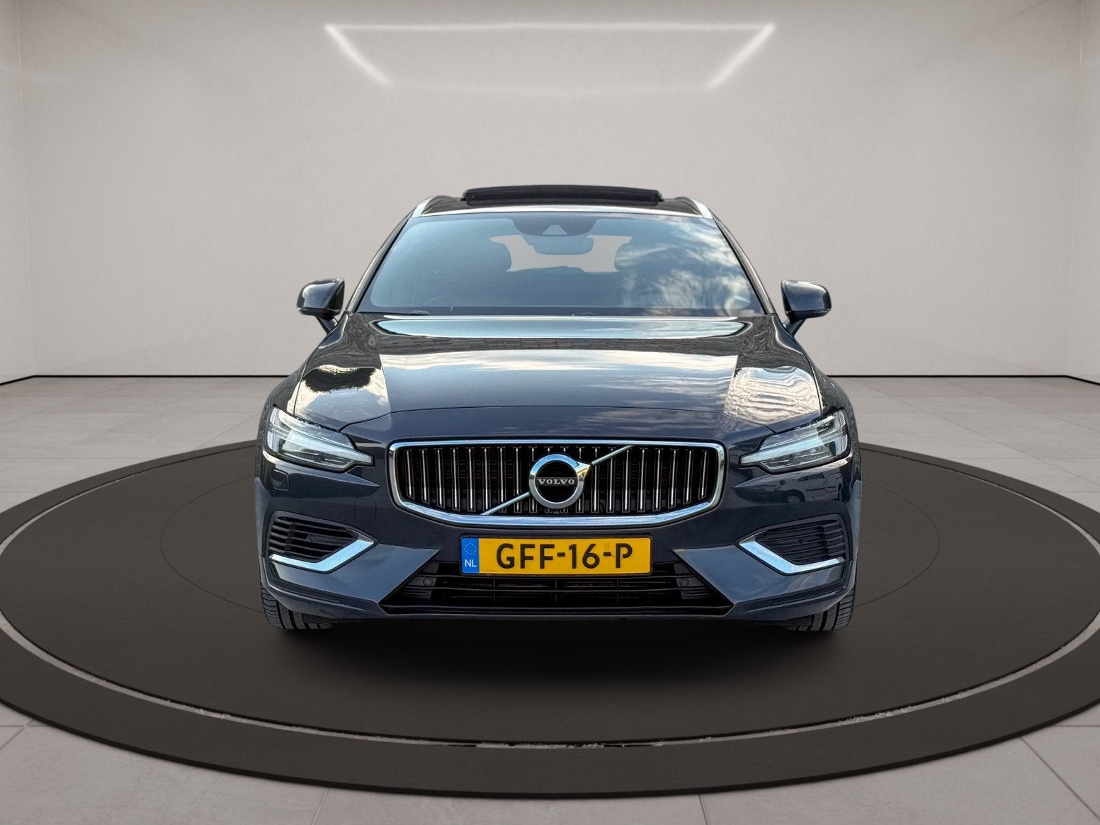 Volvo V60 2.0 T8 Twin Engine AWD R-Design * INSCRIPTION * HU, Automaat, Euro 6, 4 cilinders, Vierwielaandrijving