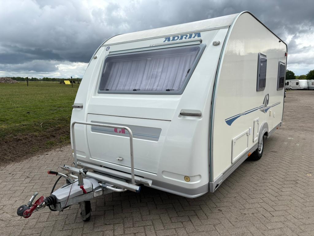 Adria Adiva - MOVER + Voortent, Rondzit, 2 aparte bedden, Particulier, Adria
