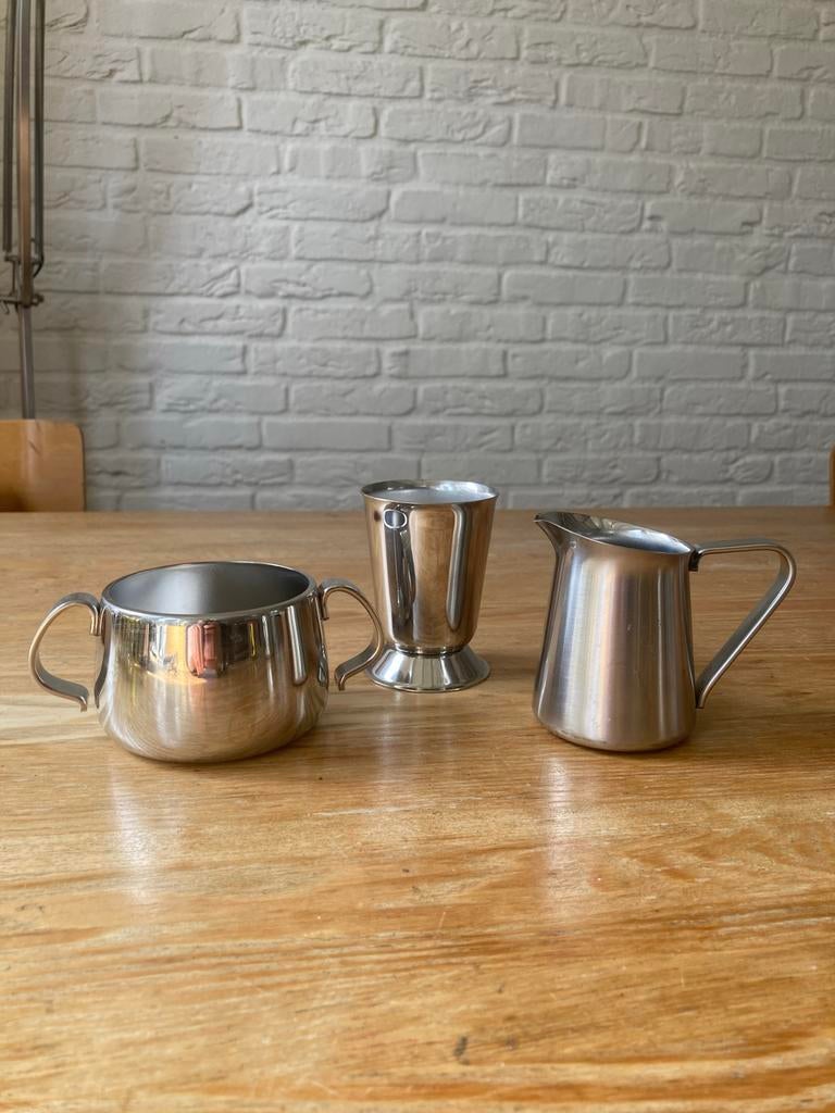 Alessi jaren '70 set: melkkannetje, suikerpot, vaasje/beker, Overige materialen, Overige typen, Ophalen of Verzenden, Zo goed als nieuw