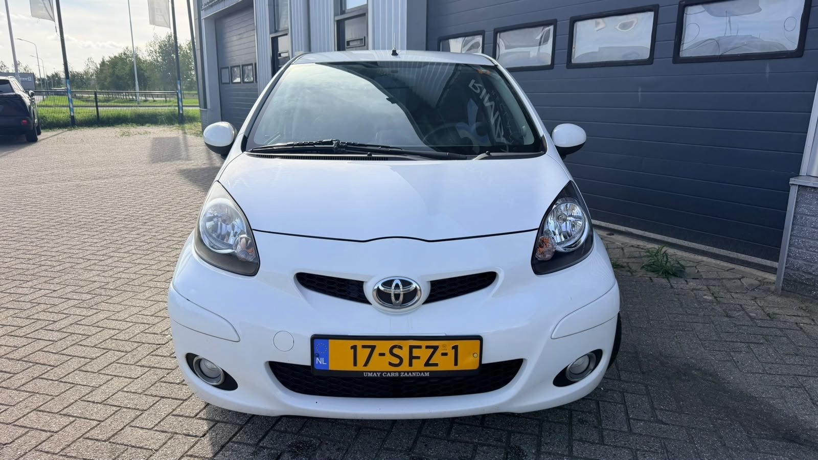 Foto 3 van Toyota Aygo 1.0-12V Dynamic Navigator - Airco - Elektrische