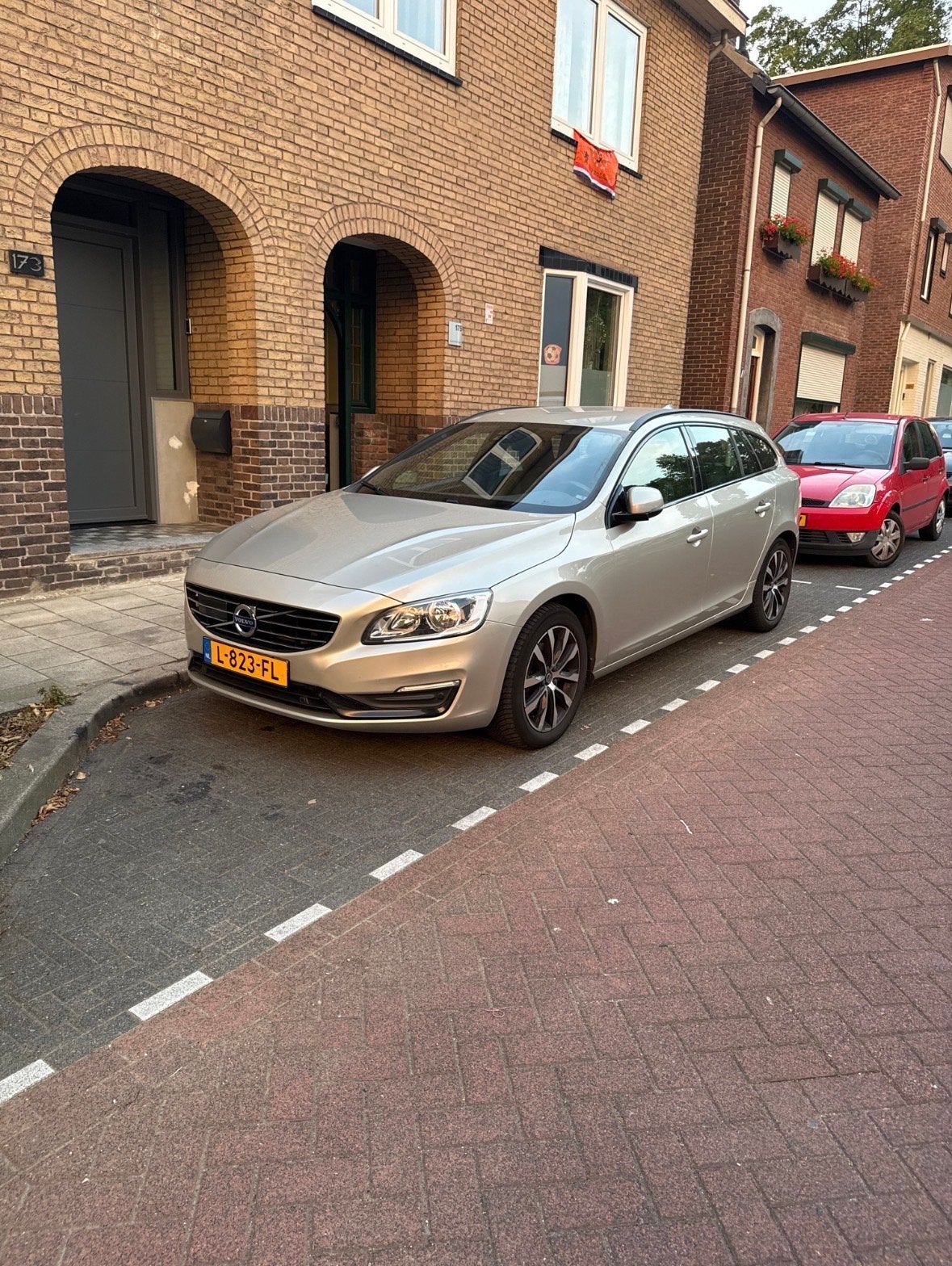 Volvo V60 T3 152pk Geartronic 2017 Bruin, Auto's, Volvo, 1498 cc, 4 cilinders, Bruin, Leder