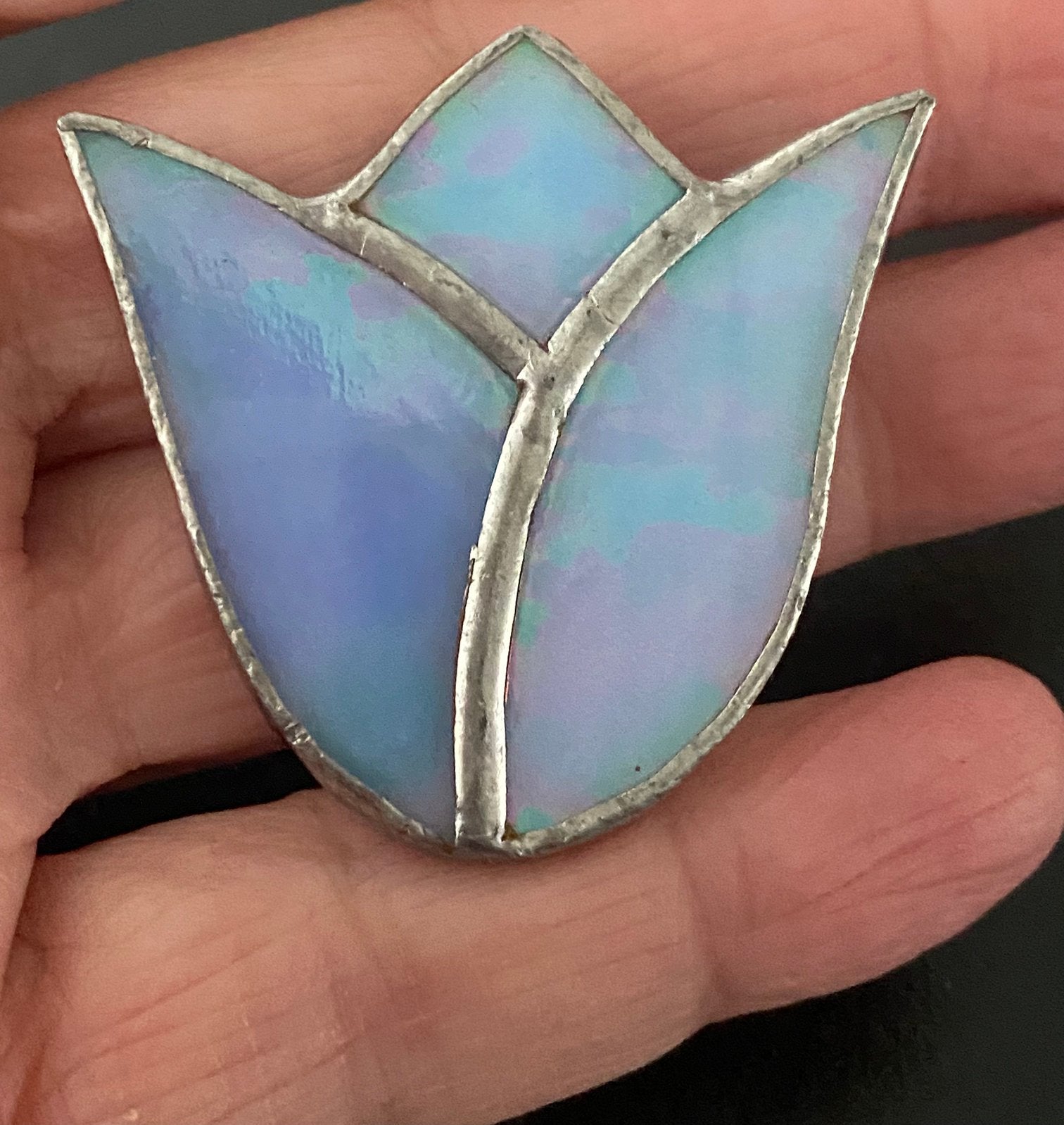 Vintage glas-in-lood tulp broche, Sieraden, Tassen en Uiterlijk, Broches, Ophalen of Verzenden, Zo goed als nieuw, Overige materialen