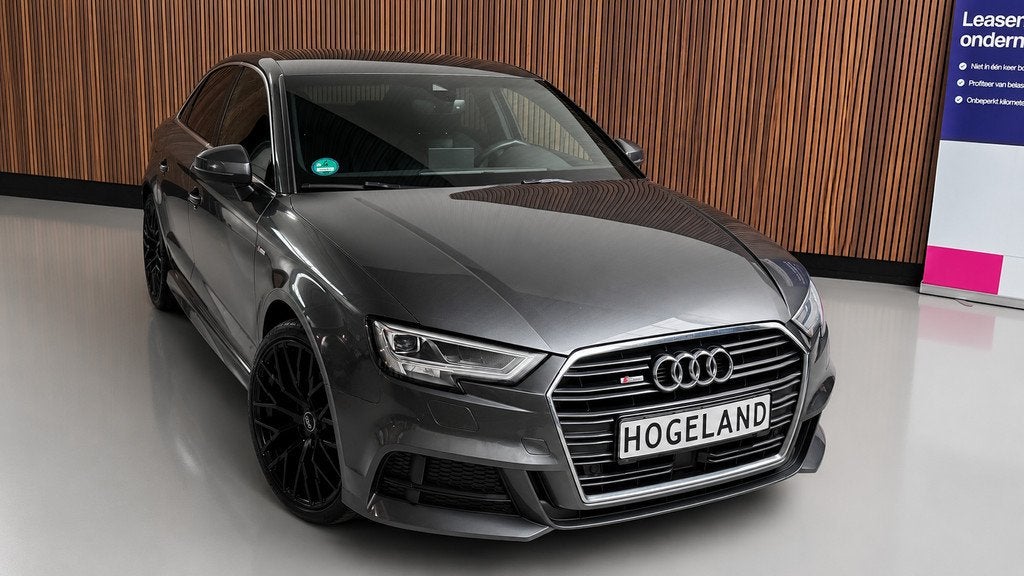 Audi A3 LIMOUSINE 1.5 TFSI 3x S-Line 150PK VIRTUAL DASH LED, 4 cilinders, 150 pk, Leder en Stof, Origineel Nederlands