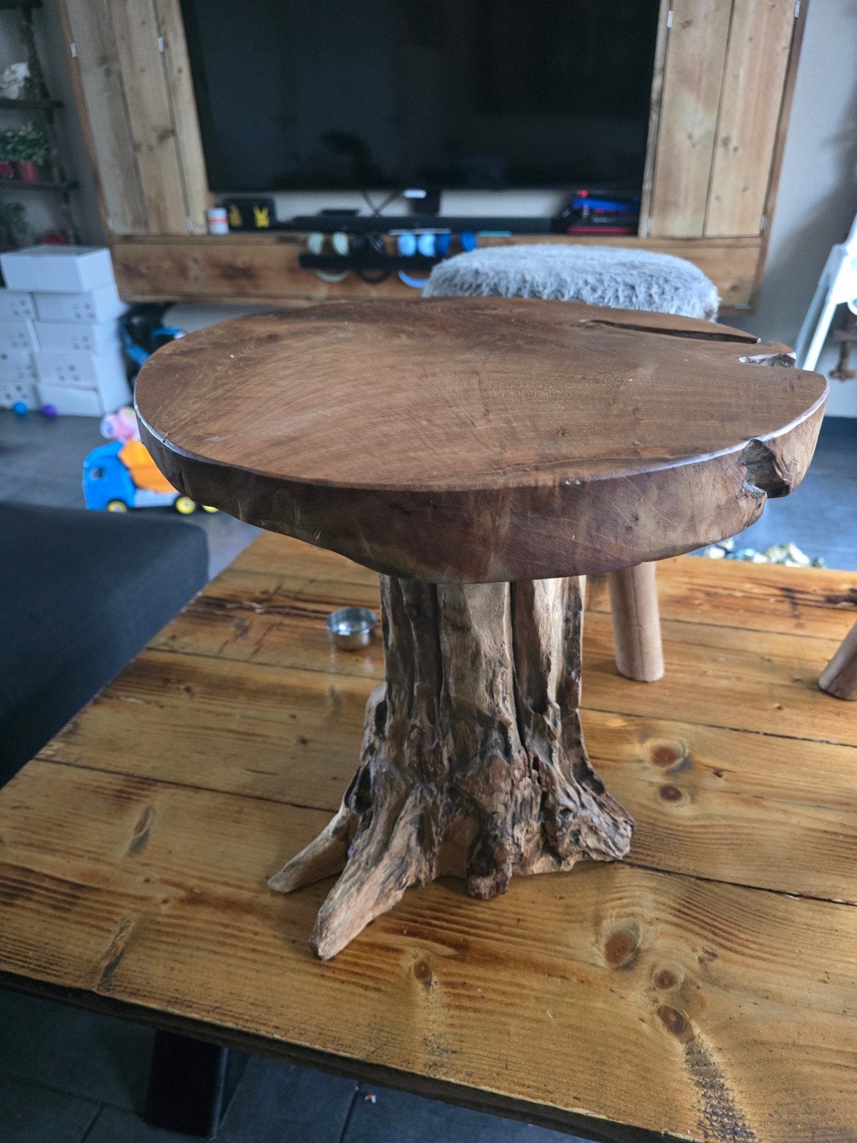Unieke bijzettafel van boomstam - Rustiek en stijlvol, Minder dan 55 cm, Rond, Zo goed als nieuw, Rustiek, Natuurlijk, Landelijk