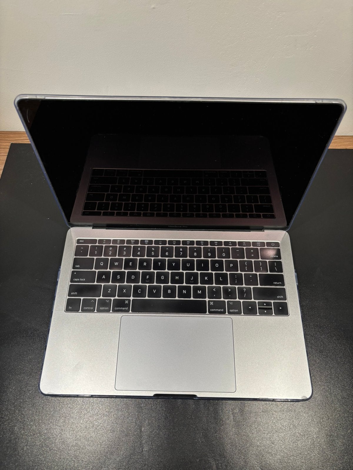 Macbook Pro 2017 incl. oplader & beschermkappen, MacBook Pro, 2 tot 3 Ghz, Qwerty, 8 GB
