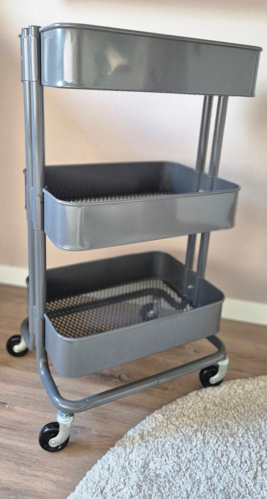 Ikea grijze metalen roltafel met 3 lagen, Huis en Inrichting, Ophalen, Zo goed als nieuw