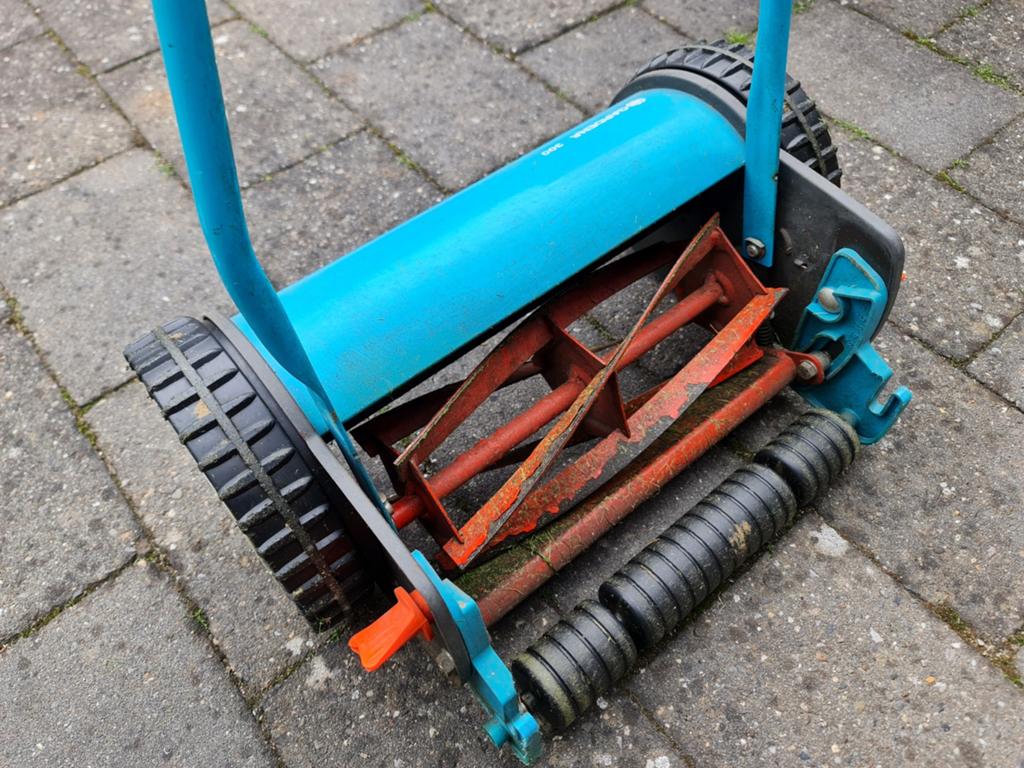 Gardena 300 hand duw maaier, Tuin en Terras, Grasmaaiers, Kooimesmaaier, Ophalen, Gebruikt