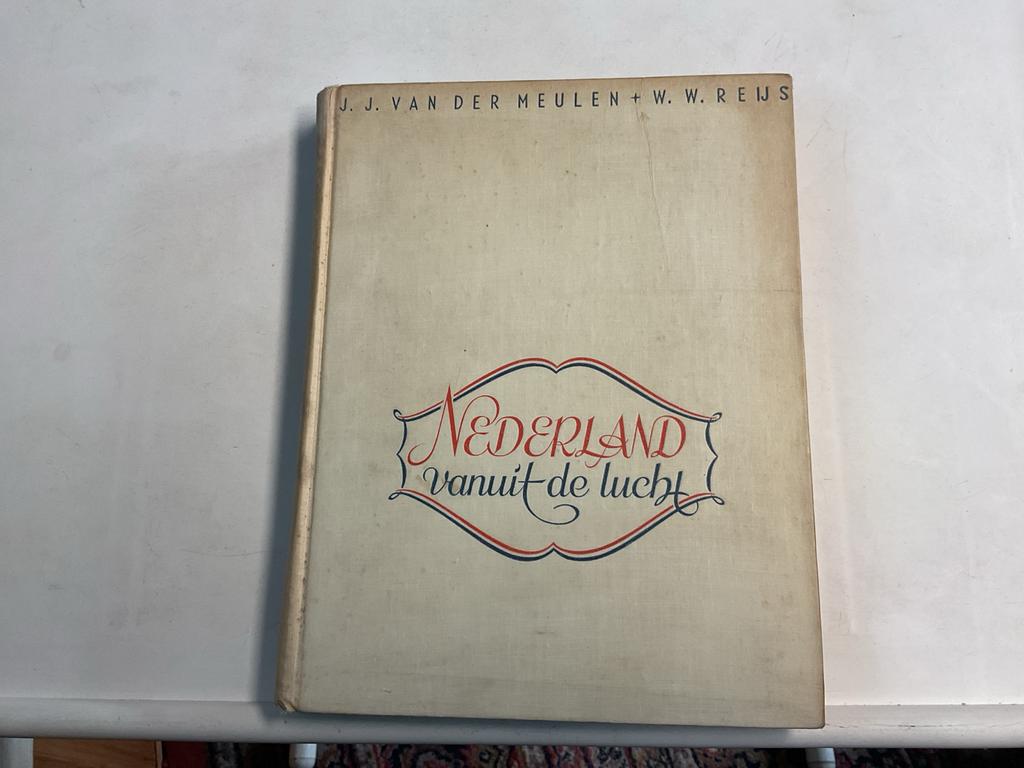 Nederland vanuit de lucht - KLM luchtfoto's 1947, Boeken, Ophalen of Verzenden, 20e eeuw of later, Gelezen