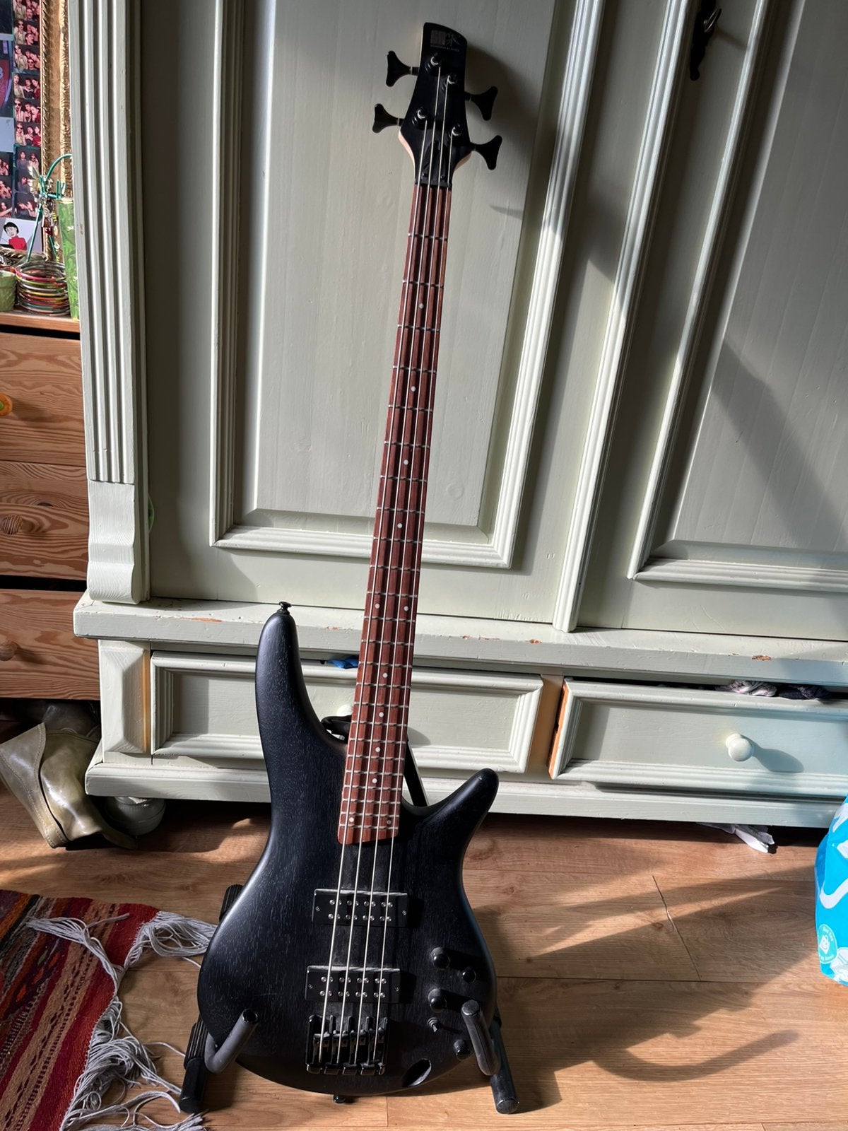 black bass guitar, Muziek en Instrumenten, Snaarinstrumenten | Gitaren | Bas, Ophalen, Zo goed als nieuw