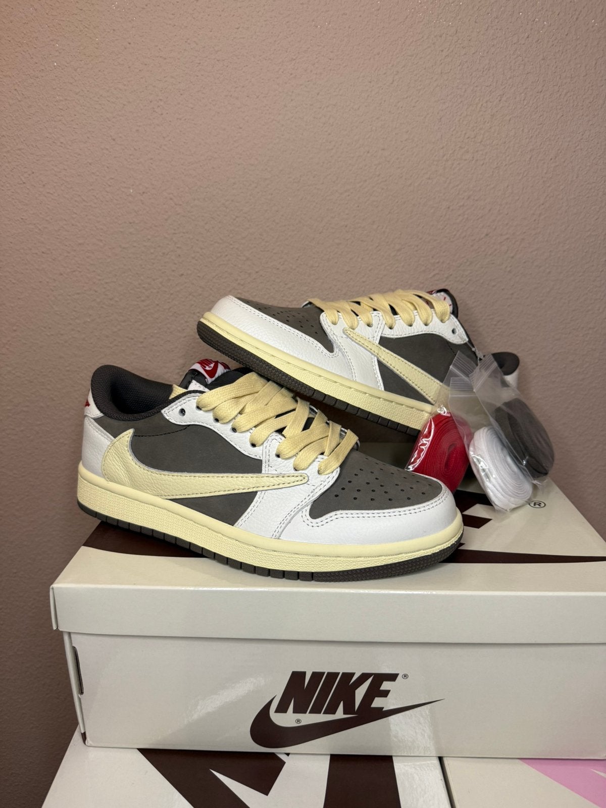 Nike Air Jordan Travis scott - 40, Nieuw, Ophalen of Verzenden, Sneakers of Gympen, Grijs