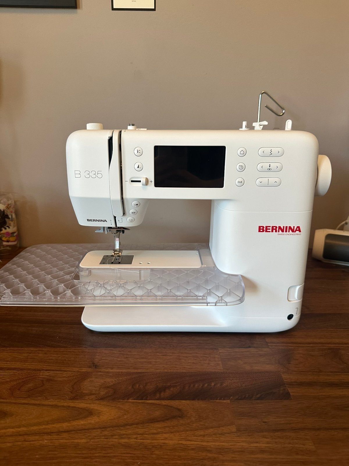 Bernina B335 te koop!, Ophalen, Zo goed als nieuw, Naaimachine, Bernina