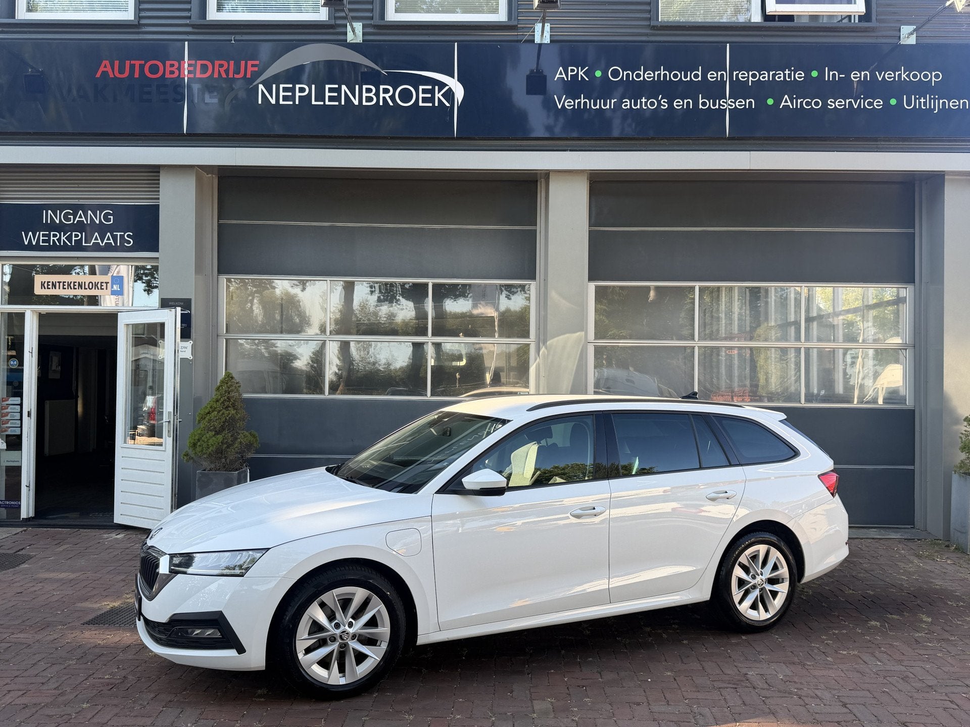 Skoda Octavia Combi 1.4 TSI iV PHEV Business Edition Bj 2022, Auto's, Dealer onderhouden, Stof, Gebruikt, 4 cilinders