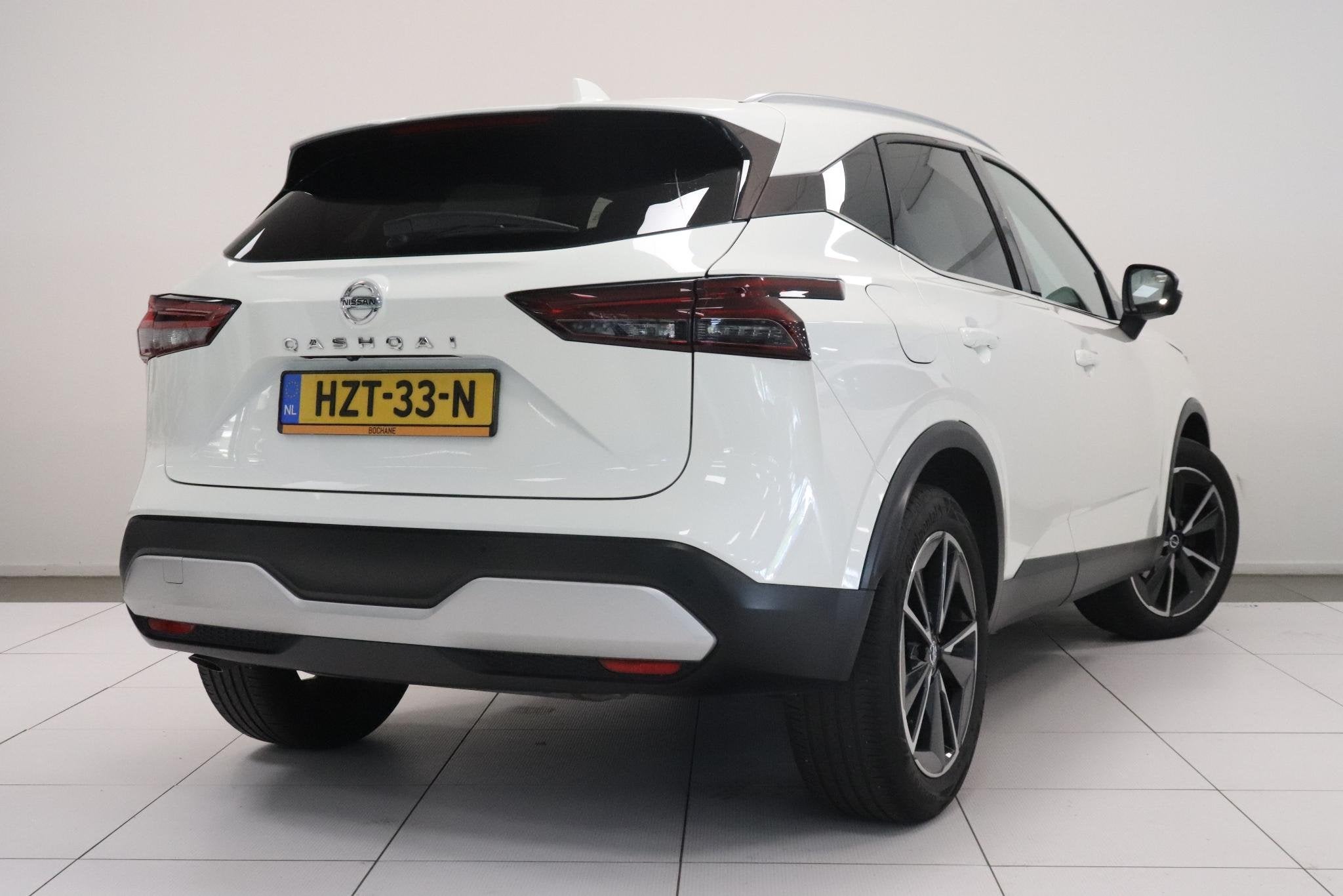 Nissan Qashqai 1.3 MHEV Xtronic Business Executive | Panoram, Auto's, Dealer onderhouden, Met garantie (alle), Wit, Leder